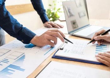 8 Ways Community Management Can Help With Finances