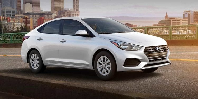 Hire a midsize car for a ride in UAE