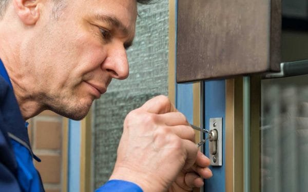 What Qualifications Do I Need to Be a Locksmith?