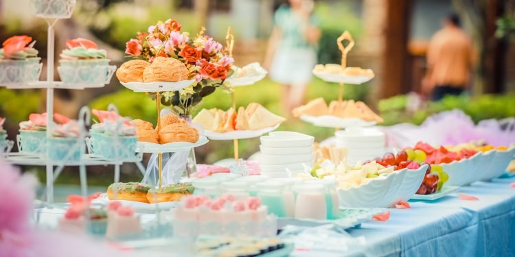 How to Choose the Perfect Rectangle Table Topper for Your Event