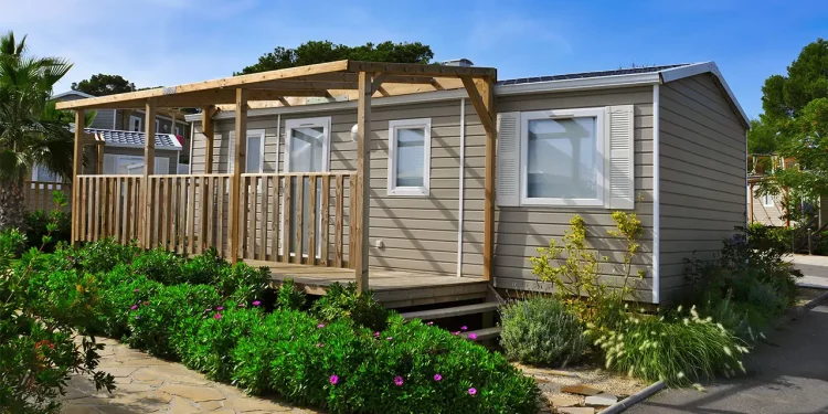 4 Reasons to Switch from a Typical Michigan Home to a Mobile Home